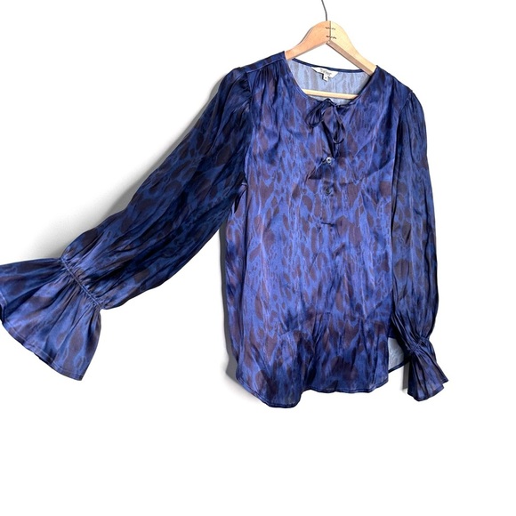 Tucker | Blue Animal Print Tie Neck Ruffle Cuff Silk Blouse Size Medium - Picture 3 of 6
